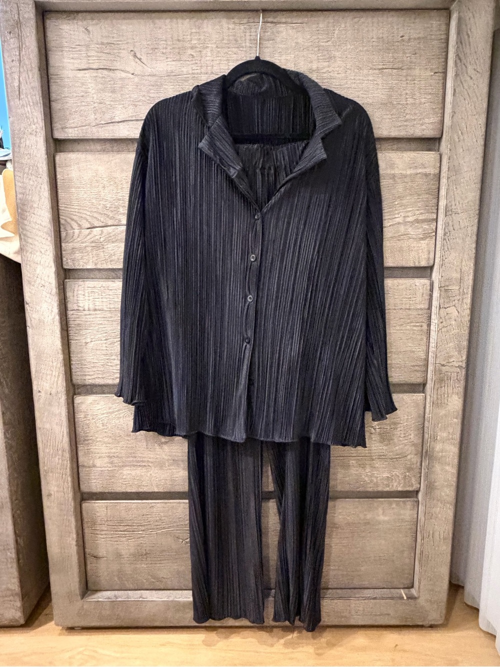 Pleated Button-Up Top and Pants Set in Black- size small- excellent condition